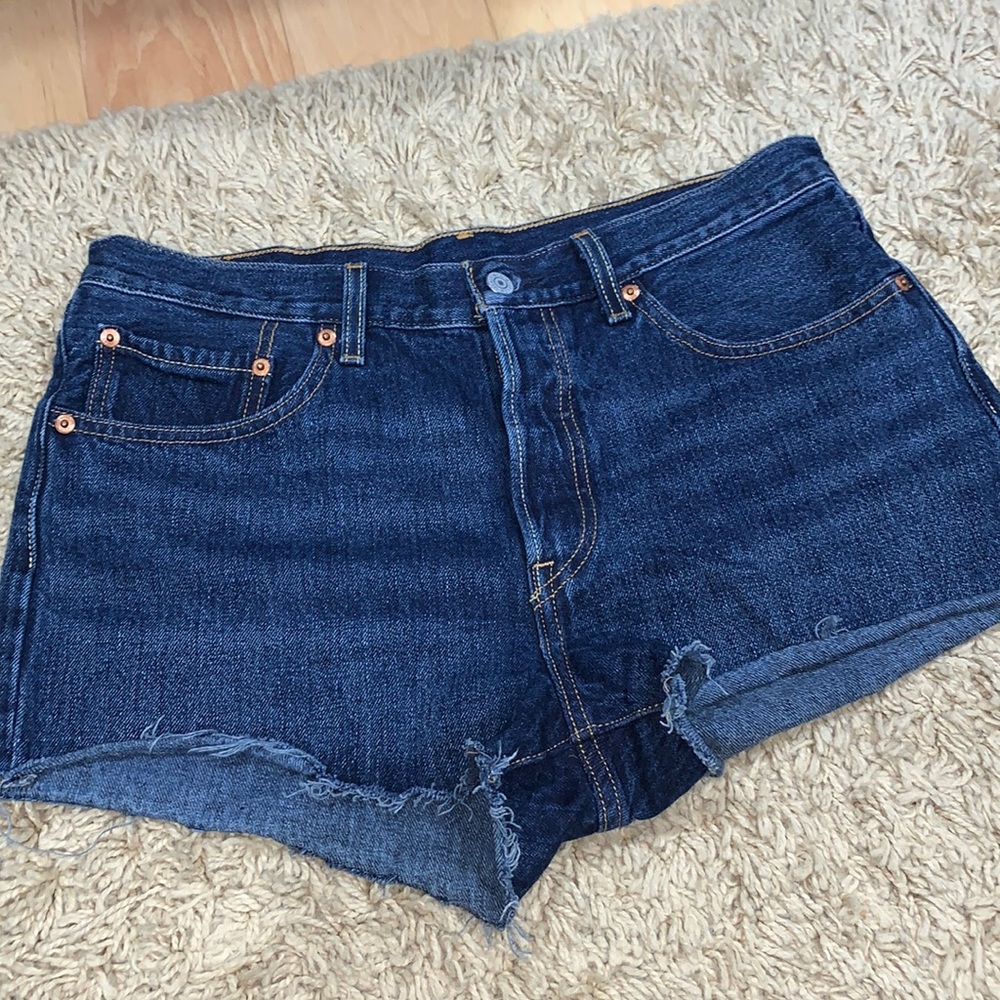 EUC Levi’s 501 buttonfly cotton denim shorts